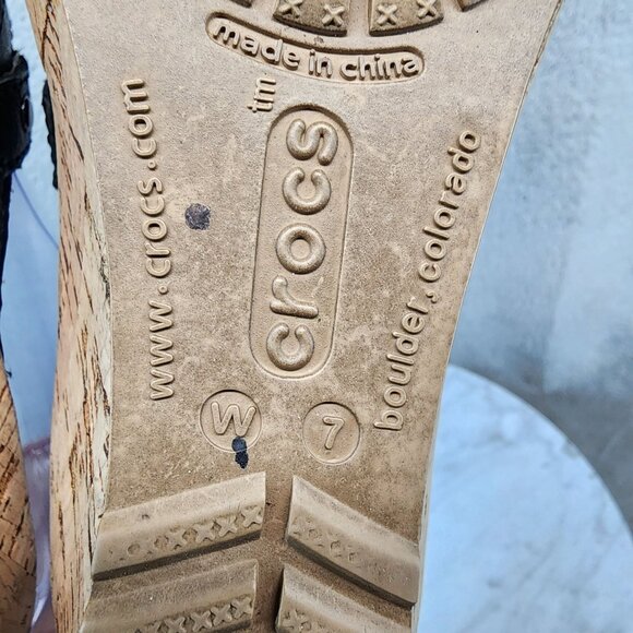 Crocs Shoes Womens Size 7 A Leigh Black Leather Slip On Wedge Sandals *GUC* - Picture 8 of 12